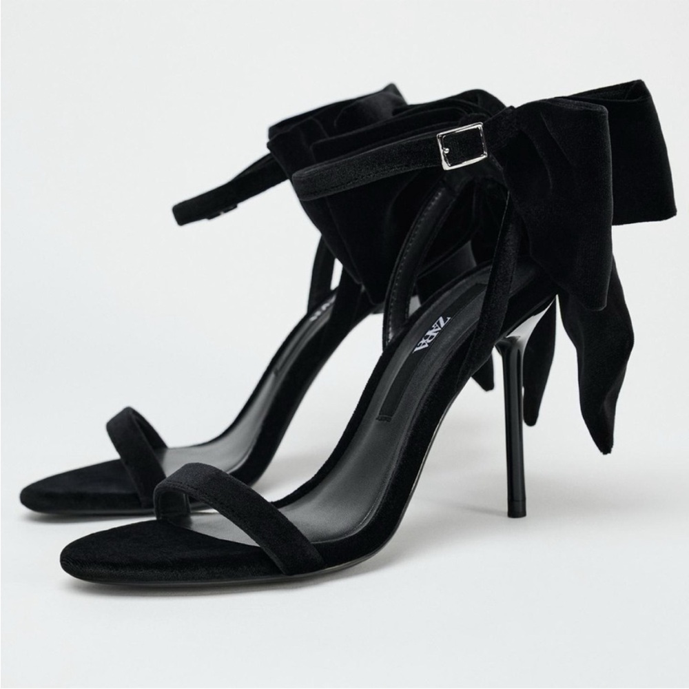 Zara Black velvet Ankle Strap Heels sandals with Bow - Picture 4 of 16